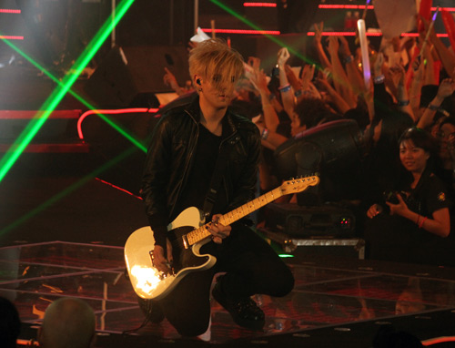 Fan Việt phát cuồng vì Adam Lambert - 10