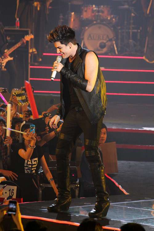 Fan Việt phát cuồng vì Adam Lambert - 4