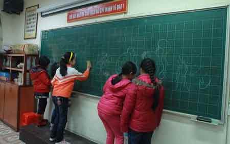 Hàng ngàn HS Hà Nội nghỉ học vì rét - 6