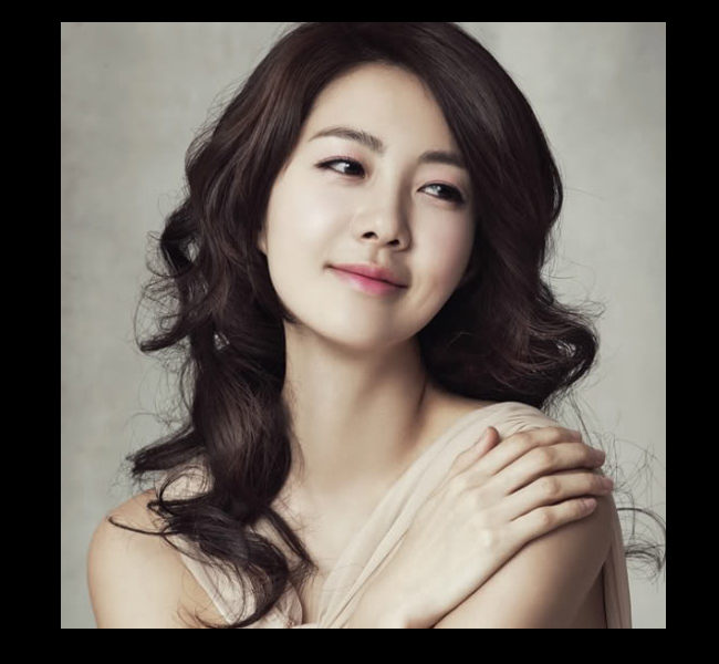 Lợi thế của Yo Won là gương mặt rất trẻ trung, ngây thơ dù cô đã kết hôn được 7 năm và đã là mẹ của một cô gái nhỏ.
