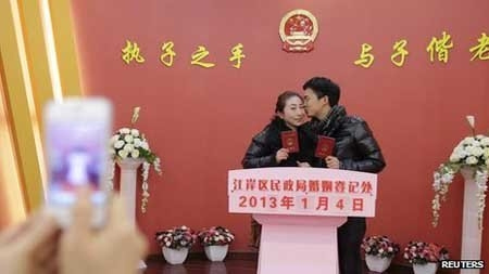 TQ: Đua nhau cưới trong ngày "vạn năm có một" - 5