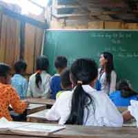 Giáo dục - du học - “Cõng” chữ qua dốc Mạ ơi