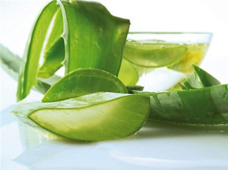 Bí quyết "trị" đôi môi nứt nẻ ngày đông - 5