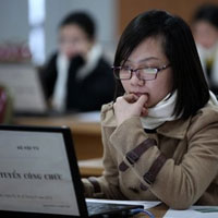Tin tức trong ngày - Hơn 300 thí sinh thi trực tuyến vào Bộ Nội vụ