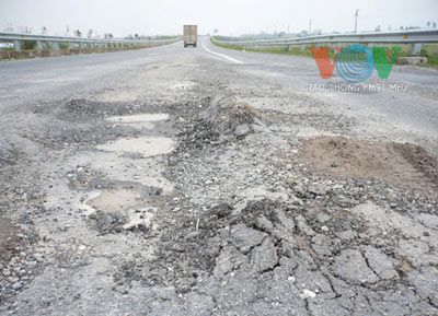 Thu phí rồi… bao giờ đường mới tốt? - 2