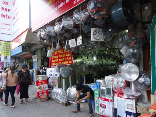 Rét đậm, hàng chống rét “sốt” xình xịch - 8