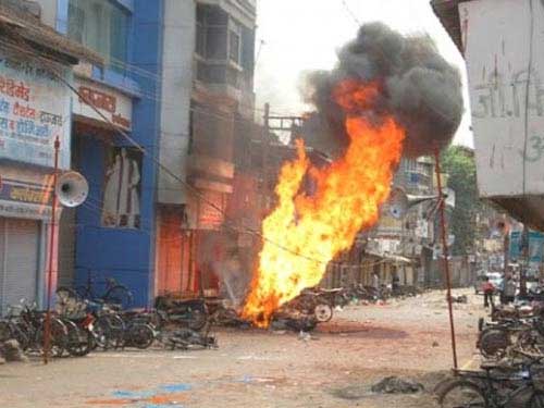 Bạo loạn ở Ấn Độ: 200 người bị thương - 2