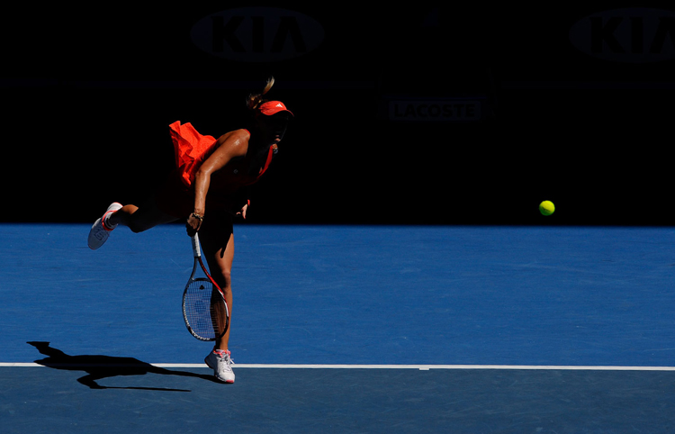 Caroline Wozniacki trong trận gặp Kim Clijster ở tứ kết.