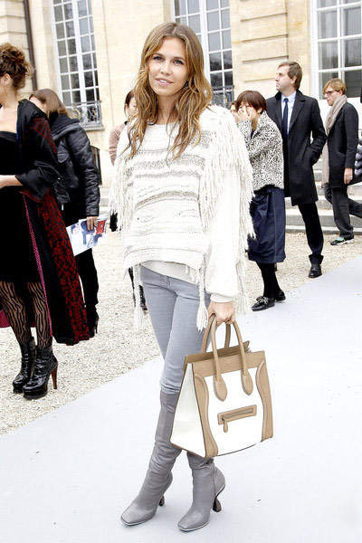 Nữ ký giả "níu chân" tỷ phú Abramovich - 2