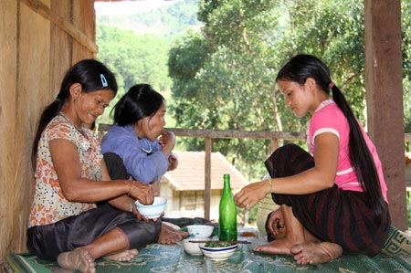 Về thăm làng có người chôn cả ba lô vàng - 2