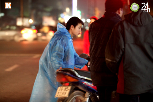 Trẻ em vật lộn mưu sinh trong giá rét Thủ đô - 10