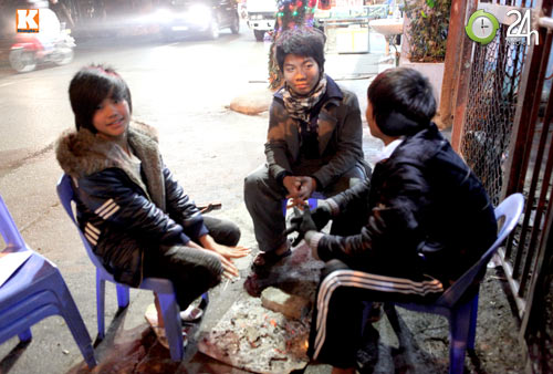 Trẻ em vật lộn mưu sinh trong giá rét Thủ đô - 12