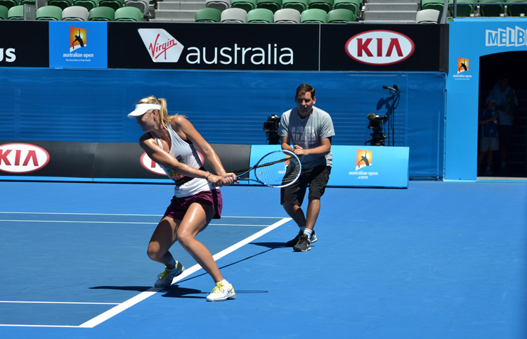 Maria Sharapova cũng tập luyện không ngừng.