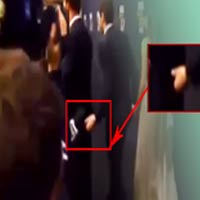 Bóng đá - Casillas thản nhiên sàm sỡ Ronaldo