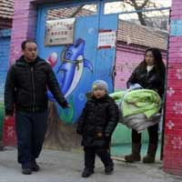 Tin tức trong ngày - TQ: Cô giáo bắt HS liếm nước nóng trên bàn