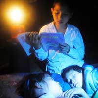 Tin tức trong ngày - Ba chị em và căn lều trọ học