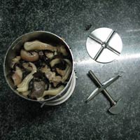 Sức khỏe đời sống - Khuôn inox gói giò có chất gây ung thư?