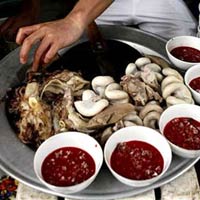 Sức khỏe đời sống - Những mối nguy tiềm ẩn trong thịt lợn