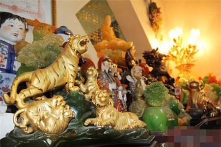 Nhà "dát vàng" của 3 “vua sến” - 2