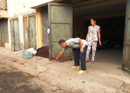 Đánh bạc rớt lầu: Miệng vẫn ngậm tiền - 2