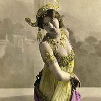 Điệp viên xinh đẹp và liều lĩnh (Kỳ 1)