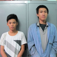 Pháp luật - Bắt 2 tên chặt gần lìa tay người, cướp iphone