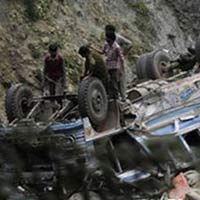 Tin tức trong ngày - Nepal: Xe bus lao vào "tử địa", 30 người chết