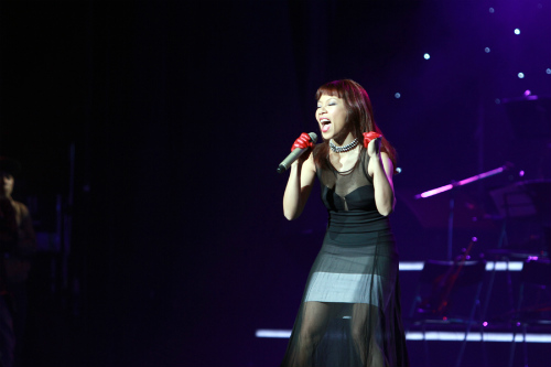 Hồng Nhung rạng rỡ giữa mùa đông Hà Nội - 4