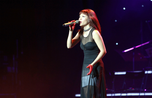 Hồng Nhung rạng rỡ giữa mùa đông Hà Nội - 5