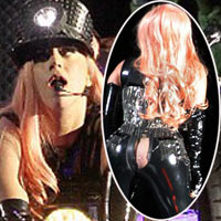 Xu hướng thời trang - Lady Gaga hở thô thiển trên sân khấu