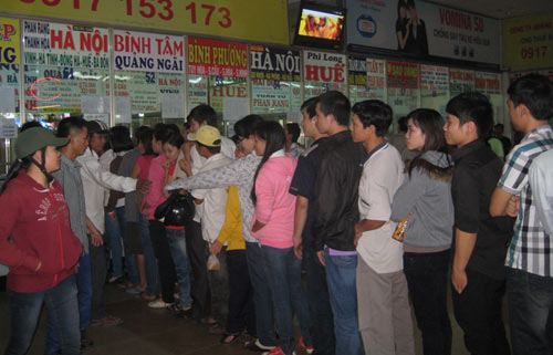 Vật vã, chen lấn mua vé Tết xe thương hiệu - 4