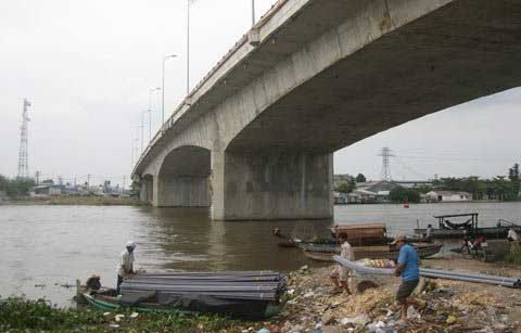 Sụt lún nguy hiểm trên cầu Cái Răng - 11
