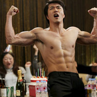 Hậu trường phim - 10 bộ ngực nóng rẫy màn ảnh