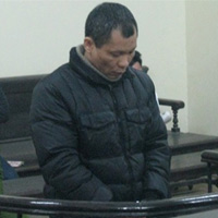 Pháp luật - Bị cáo rung đùi hát trước vành móng ngựa