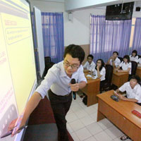 Giáo dục - du học - Dạy học bằng tiếng Anh: Chồng chất nỗi lo