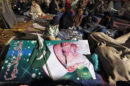 Pakistan: Tòa ra lệnh bắt Thủ tướng - 1