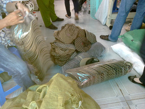 Tóm gọn cơ sở sản xuất nón hàng hiệu giả - 2