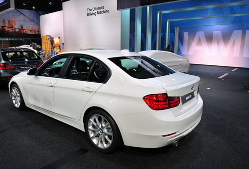 BMW 320i, nhẹ nhàng và khiêm tốn - 2