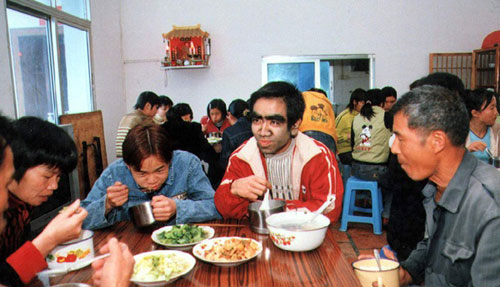 "Người đàn ông lông lá" đã lấy vợ trẻ - 7