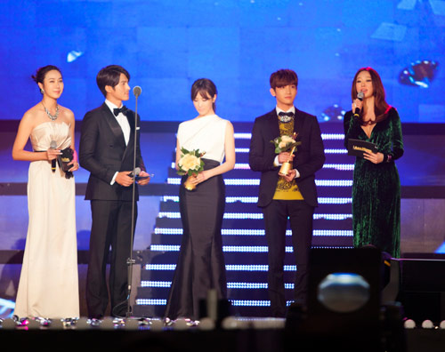 Dàn mẫu Việt "tỷ thí" với người đẹp Hàn - 8