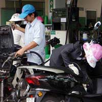 Thị trường - Tiêu dùng - Đề nghị Bộ Tài chính thận trọng về thuế xăng dầu