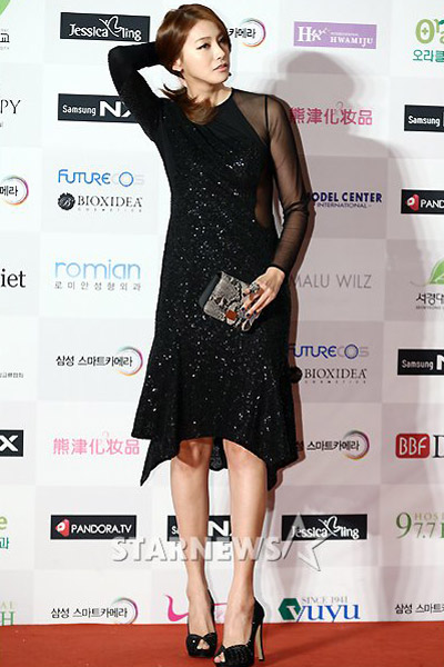 Dàn mẫu Việt "tỷ thí" với người đẹp Hàn - 5