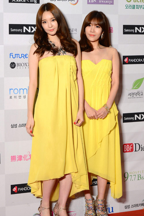 Dàn mẫu Việt "tỷ thí" với người đẹp Hàn - 16