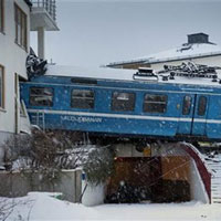 Tin tức trong ngày - Thụy Điển: Trộm tàu hỏa, lao vào chung cư