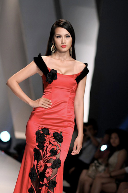 Mẫu Việt "bức tử" vòng 1 diễn catwalk - 3