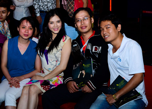 Lý Nhã Kỳ thuê rạp chiếu phim đãi fan - 3