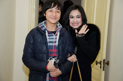 Mẹ con Thanh Lam đi xem Đặng Thái Sơn - 2