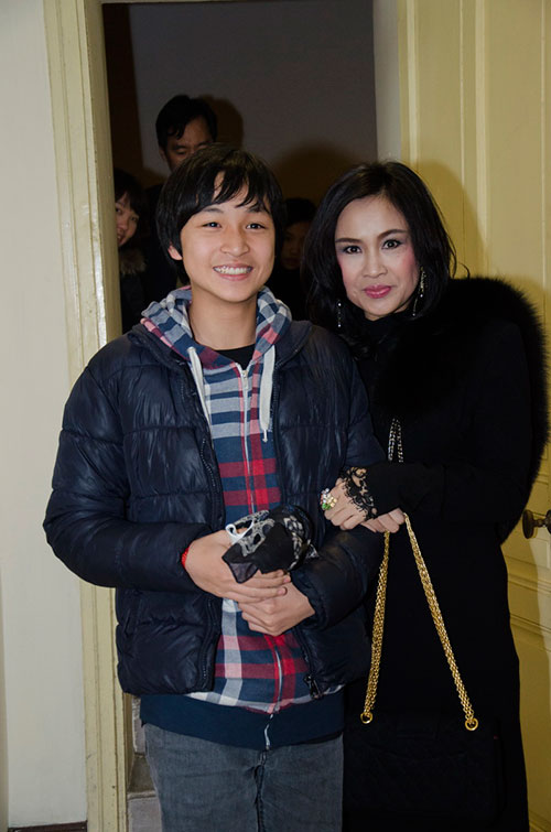 Mẹ con Thanh Lam đi xem Đặng Thái Sơn - 3