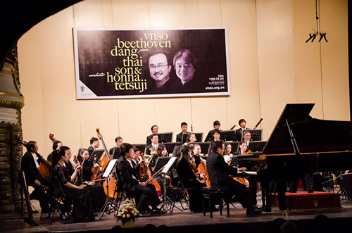 Mẹ con Thanh Lam đi xem Đặng Thái Sơn - 5