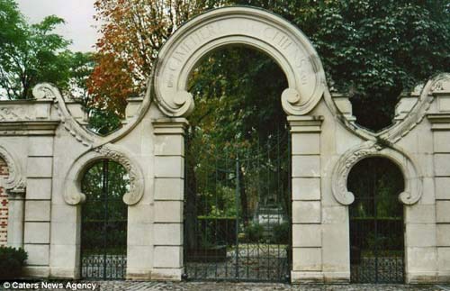 Nghĩa trang thú cưng nổi tiếng Hollywood - 4